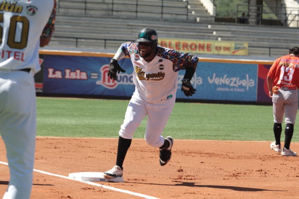 Juan Santana toma el liderato de hits en la LVBP tras otra gran jornada 6 Juan Santana - Bravos de Margarita