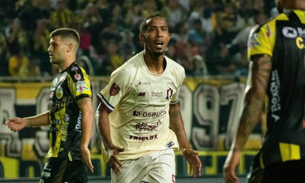 Gustavo González anotó el gol del Carabobo ante Táchira en la ida de la final de la Liga Futve 2024. Foto: Liga Futve.