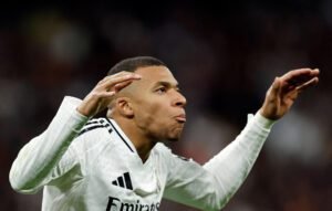 Kylian Mbappé en la goleada 4-2 de Real Madrid ante Sevilla.