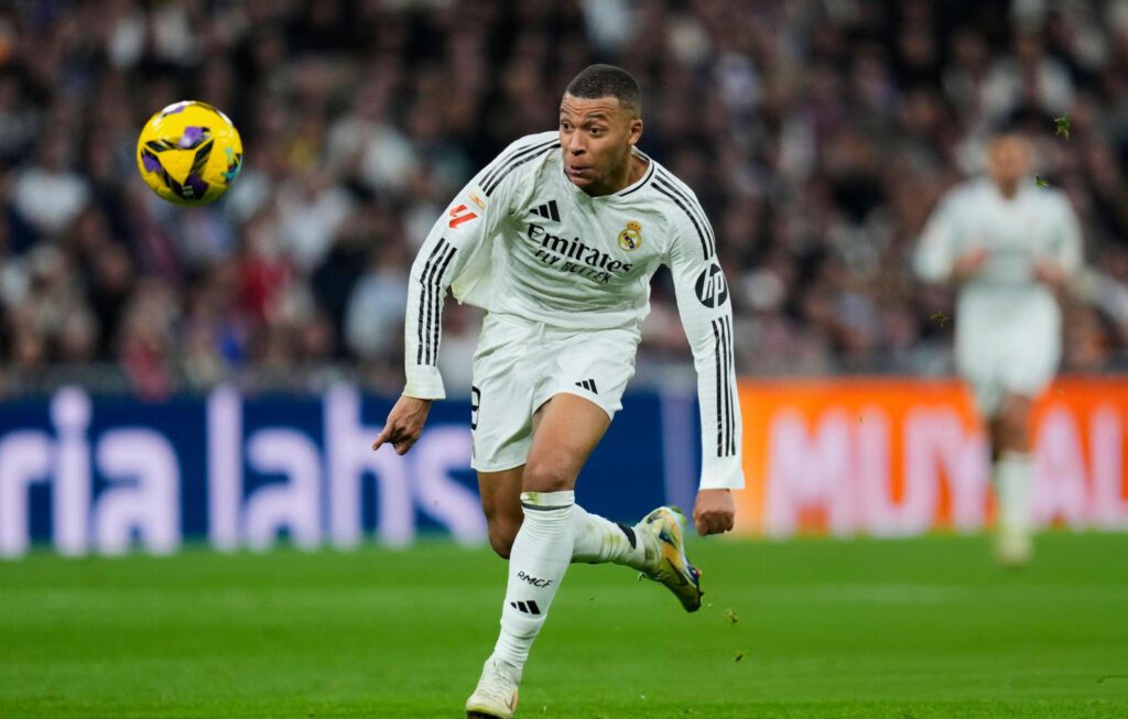 Kylian Mbappé en la goleada 4-2 de Real Madrid ante Sevilla.