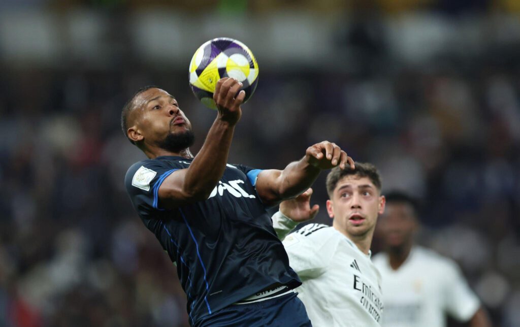 Salomón Rondón disputó todo el duelo contra Real Madrid, con dos remates al arco.