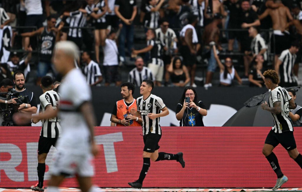 Jefferson Savarino, campeón de Libertadores y Brasileirao con Botafogo.