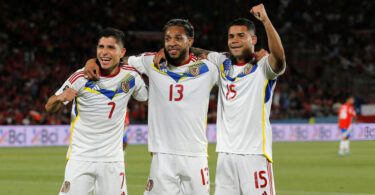 Jefferson Savarino, "Brujo" Martínez y Miguel Navarro, entre los mejores venezolanos en el exterior de 2024.