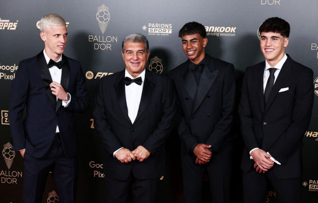 Dani Olmo, Joan Laporta, Lamine Yamal y Pau Cubarsí en el Balón de Oro 2024. 