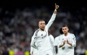 Kylian Mbappé destrozó al Manchester City con triplete.