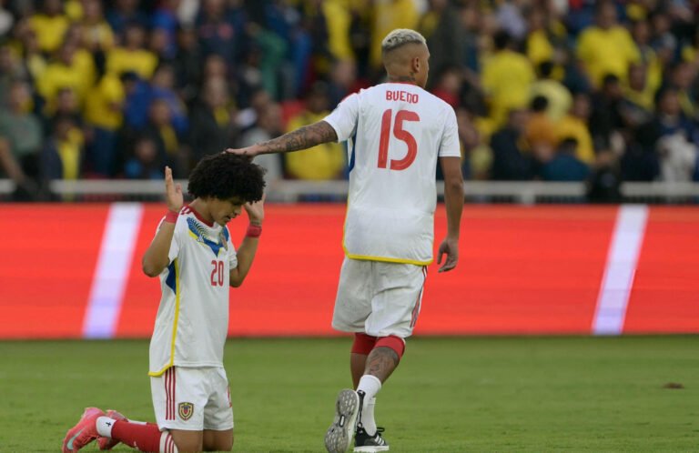 Eduard Bello y Jesús Bueno en el Ecuador vs Venezuela.