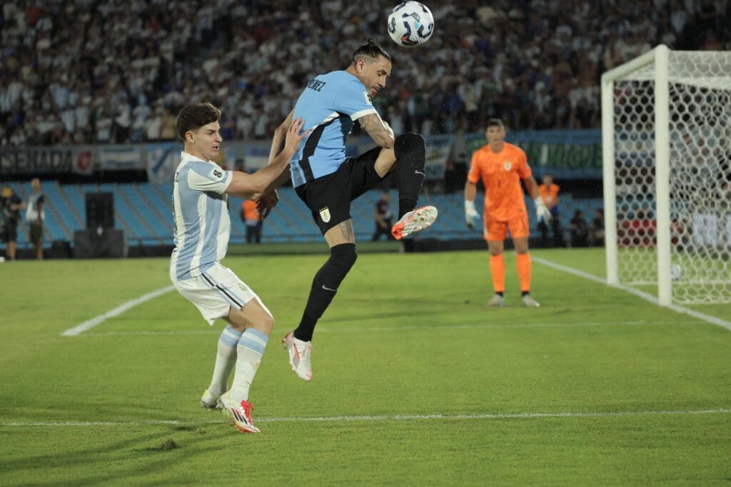 Argentina, con buenas actuaciones de Julian y Almada.