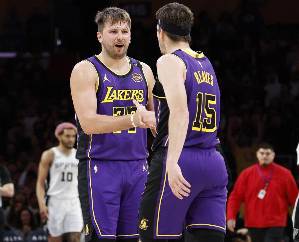 Luka Doncic roza el triple-doble y los Lakers vuelven a ganar 1 Luka Doncic