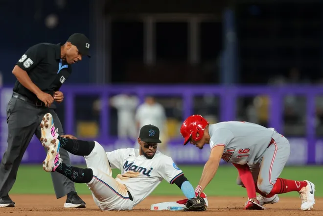 Marlins se llevan la victoria en la segunda noche.