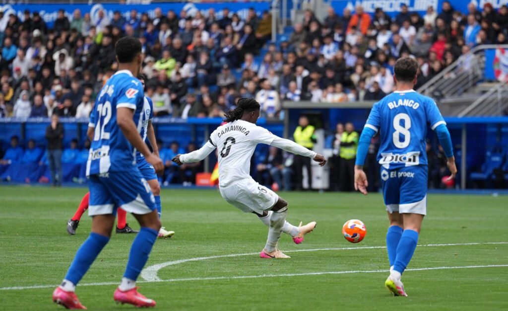 Eduardo Camavinga marcó un golazo para el triunfo de Real Madrid 1-0 sobre Alavés.