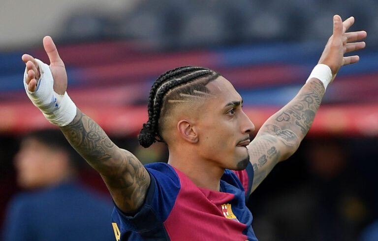 Raphinha anotó doblete en la victoria de Barcelona 4-3 sobre Celta.