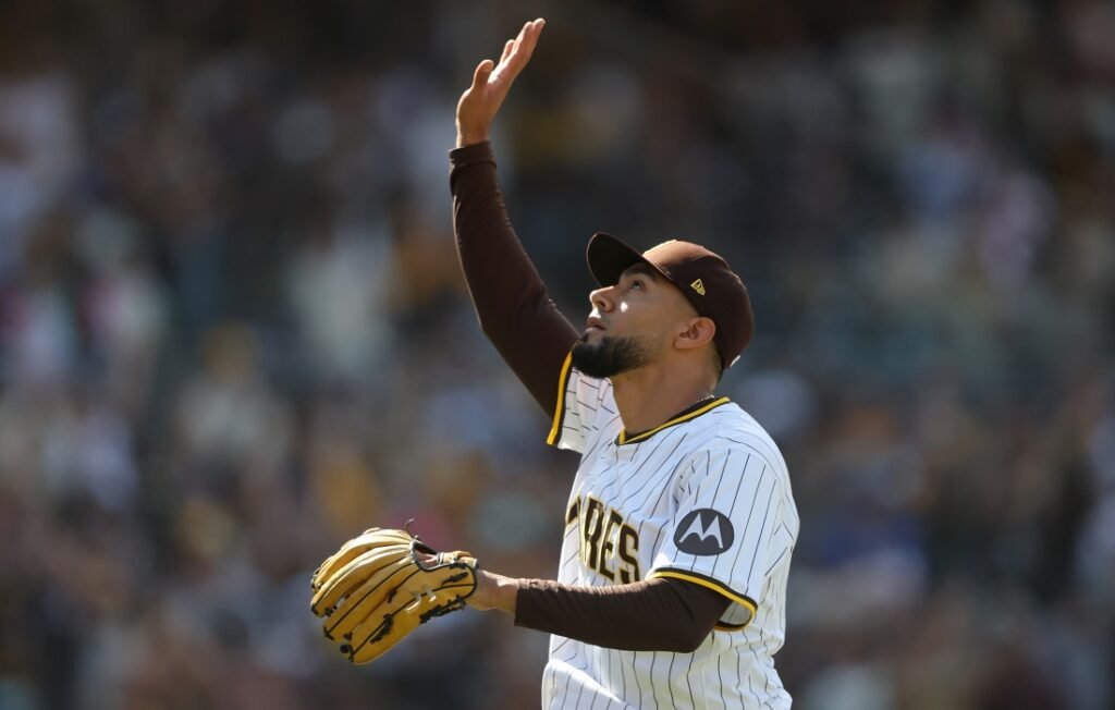 MLB: Robert Suárez acordó con Bravos de Atlanta por tres años 2 Robert Suárez