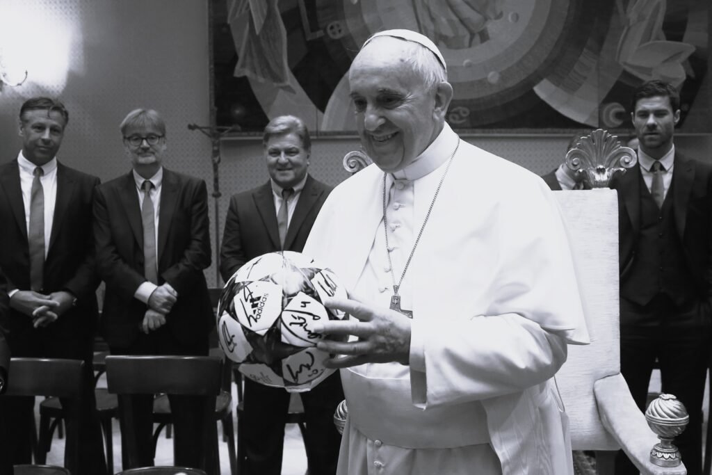 Murió Francisco, el Papa futbolero 10 Francisco