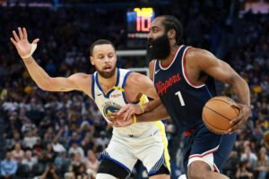 Los Warriors caen 119-124 ante Los Angeles Clippers en tiempo extra y pierden el pase directo a los playoffs.