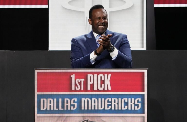 Los Mavericks de Dallas fueron los ganadores del sorteo del draft de la NBA del 2025.