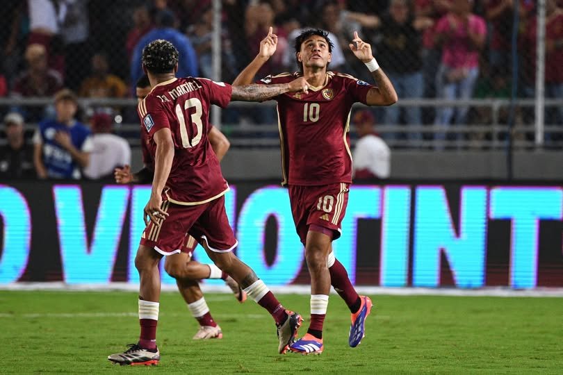 Telasco Segovia asegurando punto importante para la Vinotinto