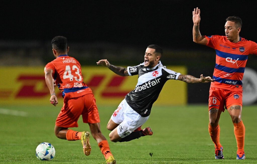 Philippe Coutinho en una acción de juego contra Academia Puerto Cabello.