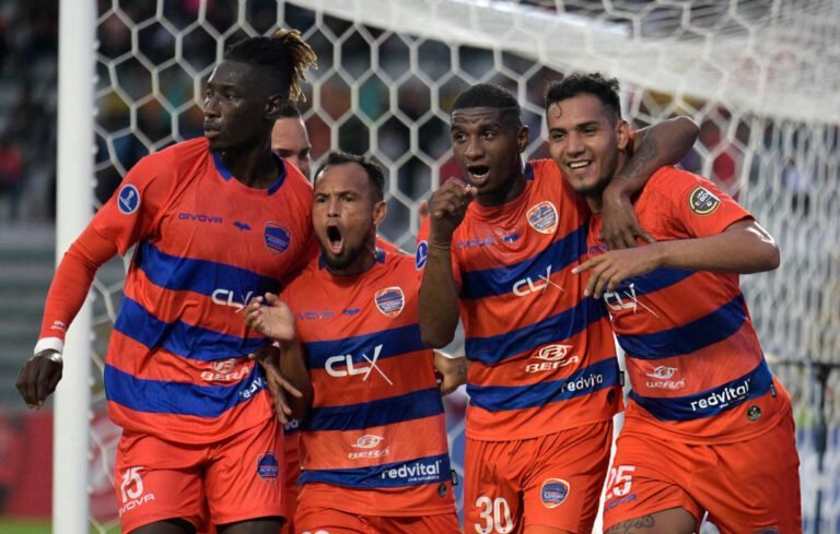 Academia Puerto Cabello goleó 4-1 a Vasco da Gama en el Misael Delgado.