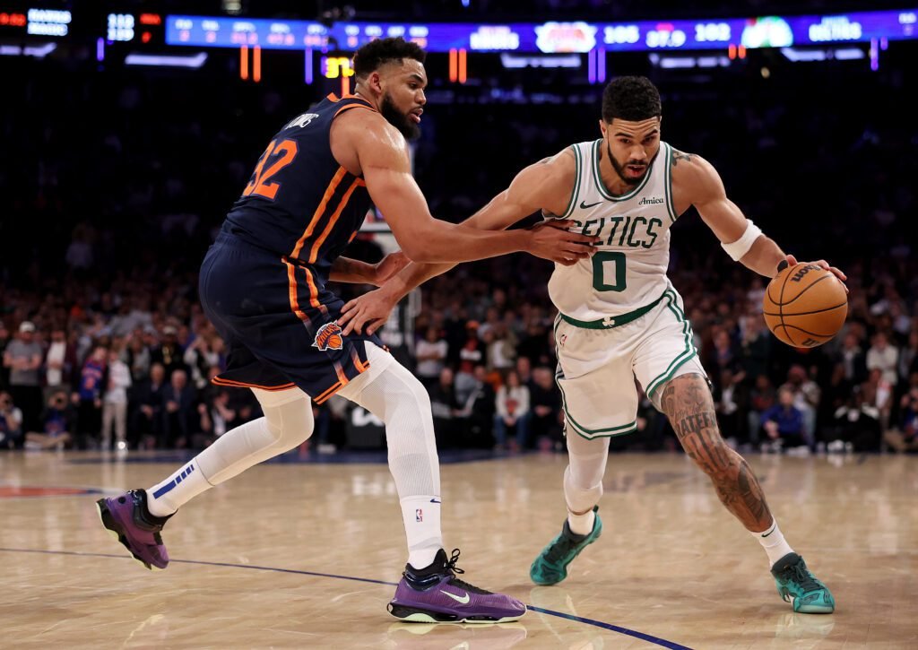 Knicks y Celtics inician lo que se espera sea una gran batalla