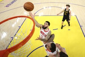 Los Warriors pierden en casa 107-115 ante los Houston Rockets y obligan el séptimo juego, luego de liderar la serie 3-1.