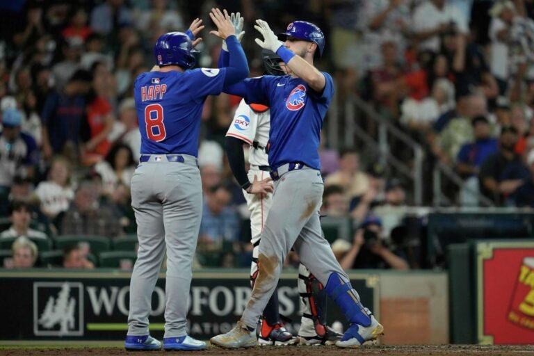 Kyle Tucker celebra en contra de los Astros