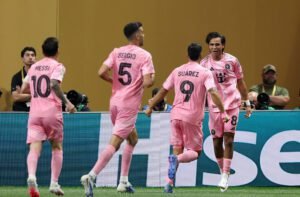 Telasco Segovia anotó un golazo para el 1-1 transitorio de Inter ante Porto.