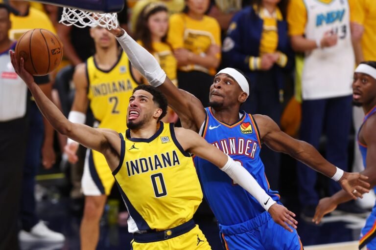Tyrese Haliburton (Indiana Pacers) & Shai Gilgeous-Alexander (Oklahoma City Thunder) en acción.