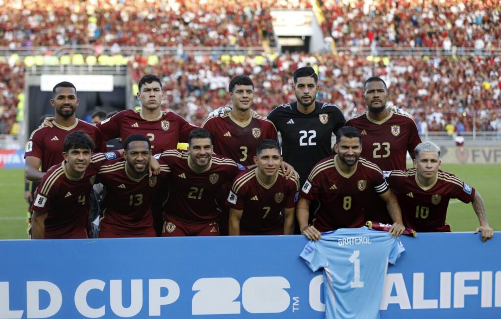 Venezuela ocupa actualmente el puesto 7 (repechaje) en las Eliminatorias al Mundial 2026.