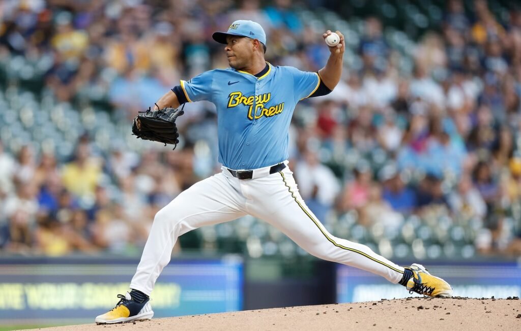 Jackson Chourio mantiene el gran momento de Milwaukee con su 13° cuadrangular de la temporada 2 Jackson Chourio