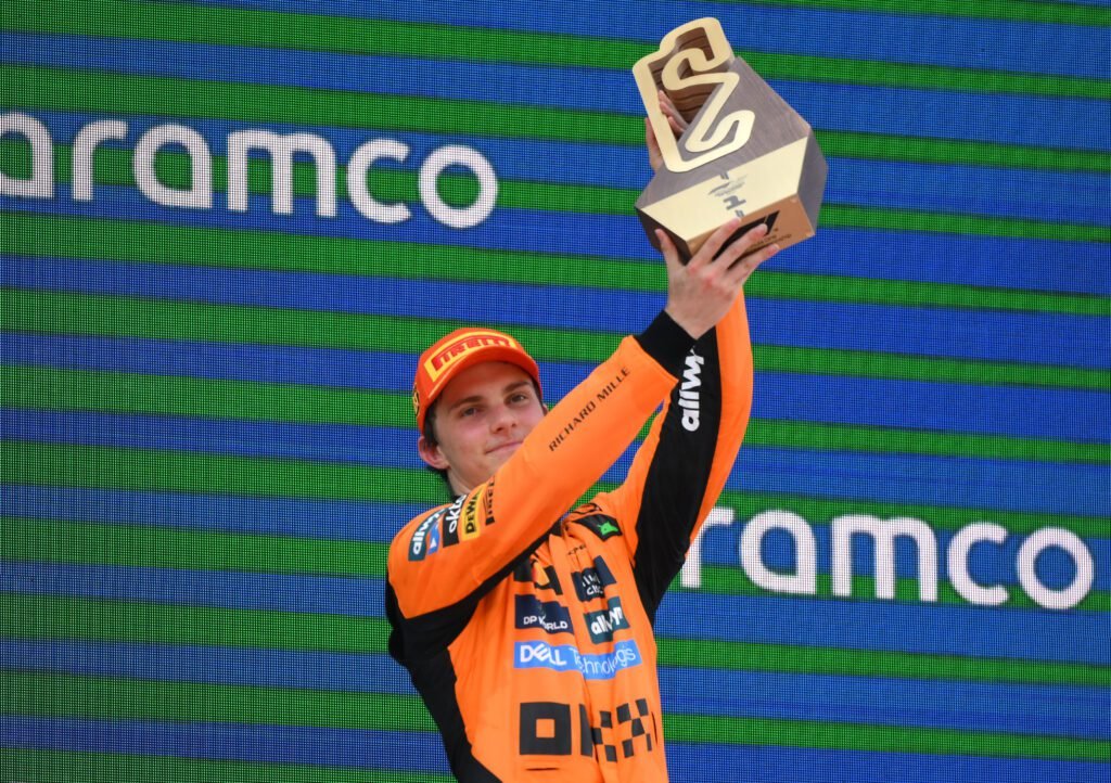 Triunfos, dominación y tensión: Una primera mitad de temporada casi perfecta para McLaren 2 Piastri