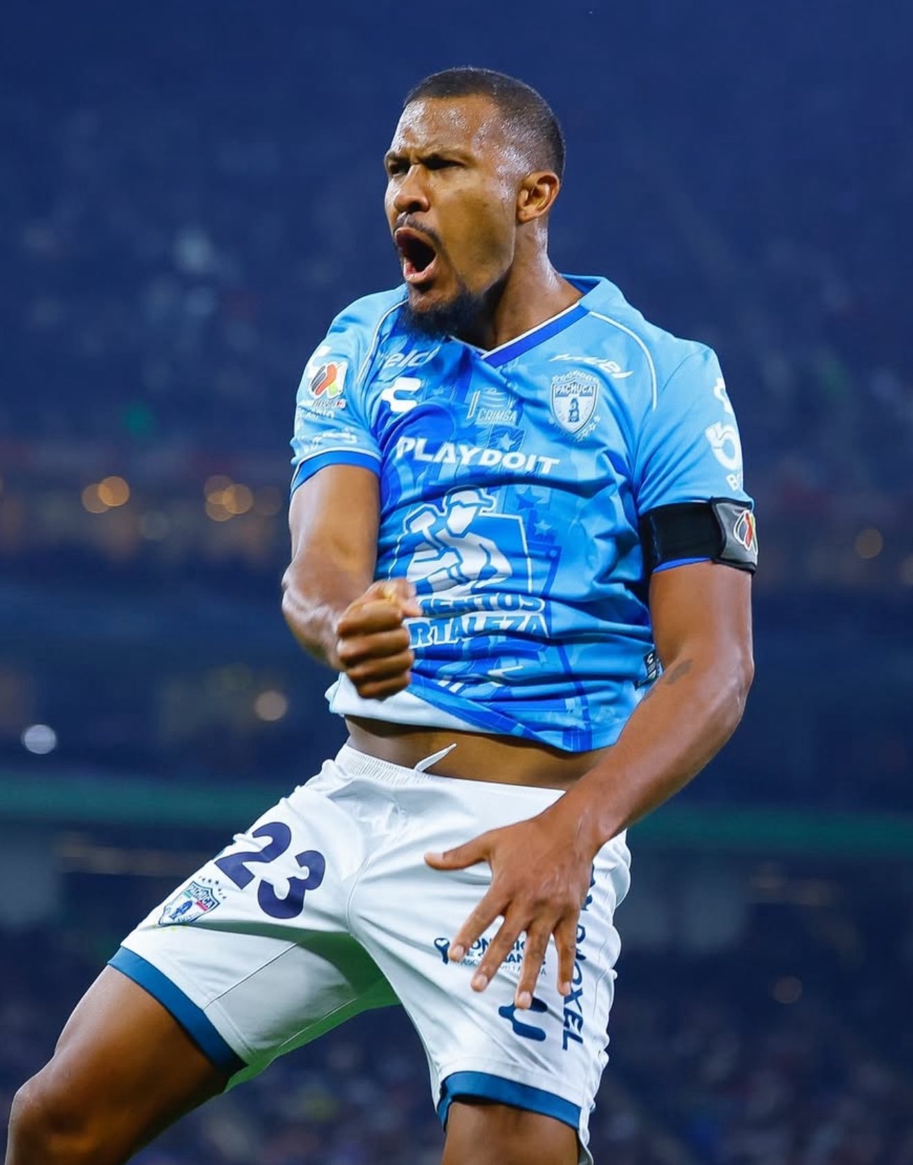 Salomón Rondón deja Pachuca y llega como cedido al Oviedo 2 GujX6LDWkAArH A