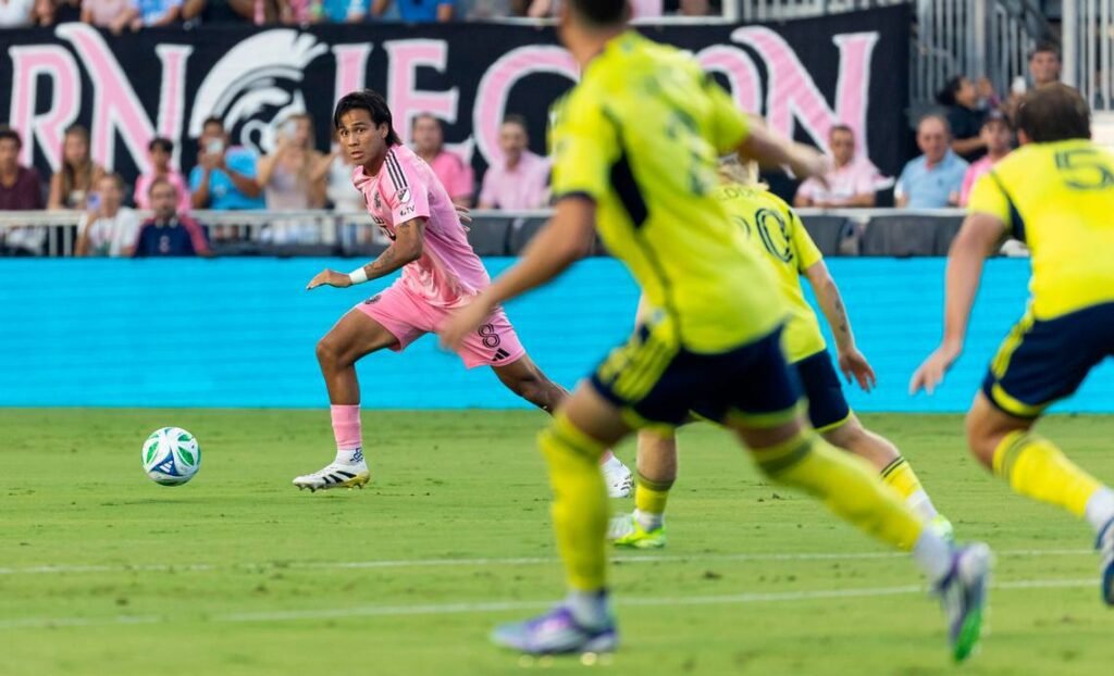 Inter Miami regresa a casa reclamando victoria con doblete de Messi 1 Inter Miami vence a Nashville SC en casa.