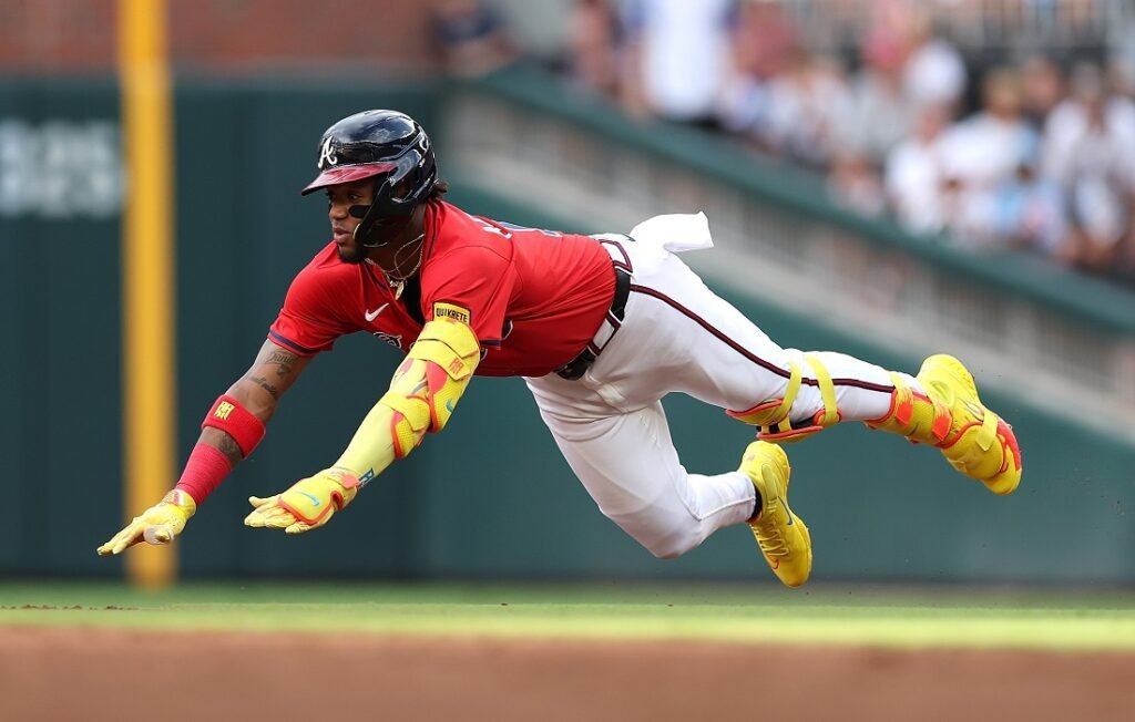 Ronald Acuña Jr brilló con el guante y el bate en triunfo de Bravos de Atlanta 1 Ronald Acuña Jr