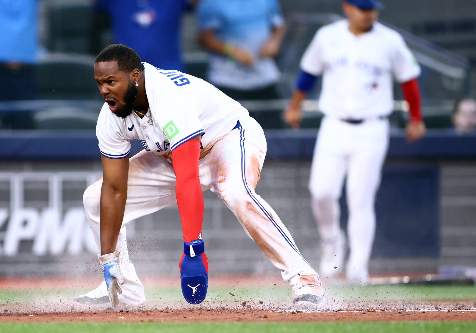Los Azulejos de Toronto establecen marca histórica de juegos ganados en casa para la franquicia 1 Vladimir Guerrero Jr. de los Azulejos de Toronto celebrando una carrera anotada.