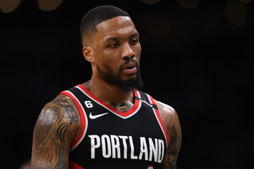 Damian Lillard vuelve a casa: Pacta 3 años y $42M con Portland 6 Damian Lillard