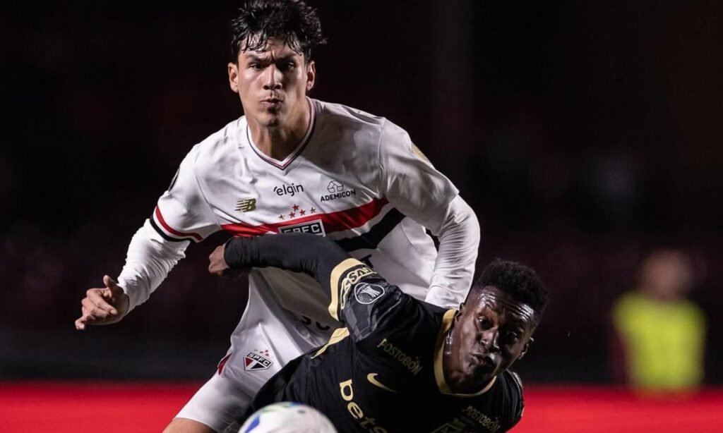 Sao Paulo de Ferraresi avanzó a cuartos de final de Libertadores 1 El Sao Paulo de Ferraresi avanzó a cuartos de final de Libertadores.