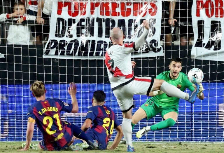 Joan García, clave en el empate a uno entre Barcelona y Rayo Vallecano.