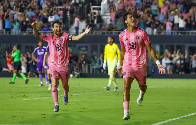Telasco Segovia y Leo Messi celebran el golazo del venezolano para la victoria de Inter Miami.