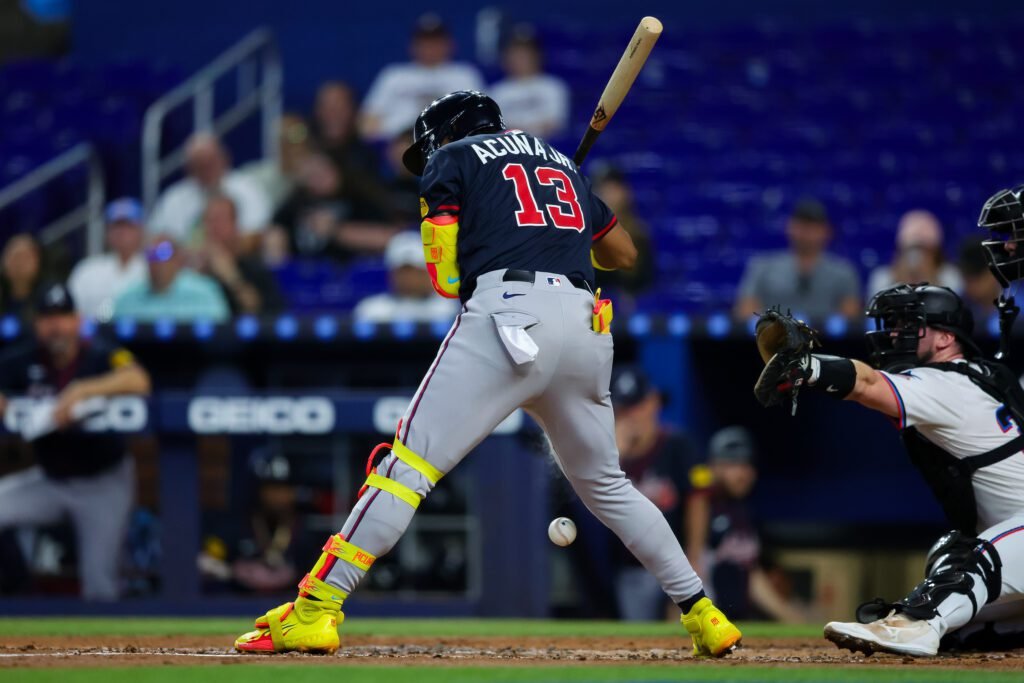 Ronald Acuña Jr. recibe otro pelotazo en Miami y caldea los ánimos entre Marlins y Bravos 1 Ronald Acuña Jr.