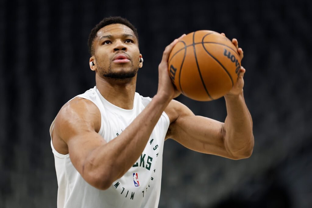 Giannis pidió a Bucks ser cambiado y está en discusiones con el equipo sobre su futuro 2 Giannis