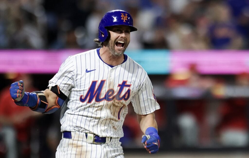 Mets se lleva el primero de vital serie ante Filis gracias al bate de Luis Torrens 3 Luis Torrens