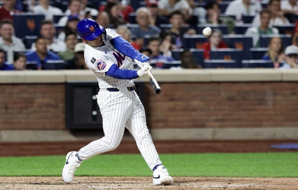 Mets se lleva el primero de vital serie ante Filis gracias al bate de Luis Torrens 1 Luis Torrens