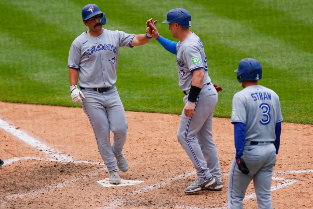 Los Azulejos de Toronto logran récord de hits en la serie ante Rockies de Colorado 1 Azulejos de Toronto