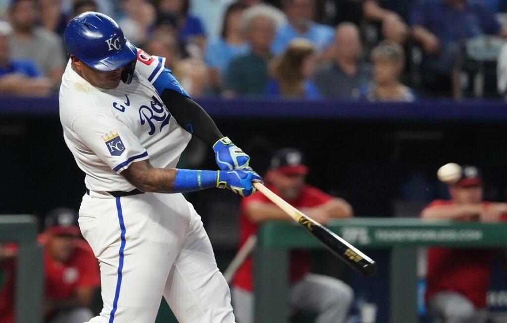 Salvador Pérez continúa la cacería de los 300 cuadrangulares al comandar remontada sobre Nacionales 3 Salvador Pérez