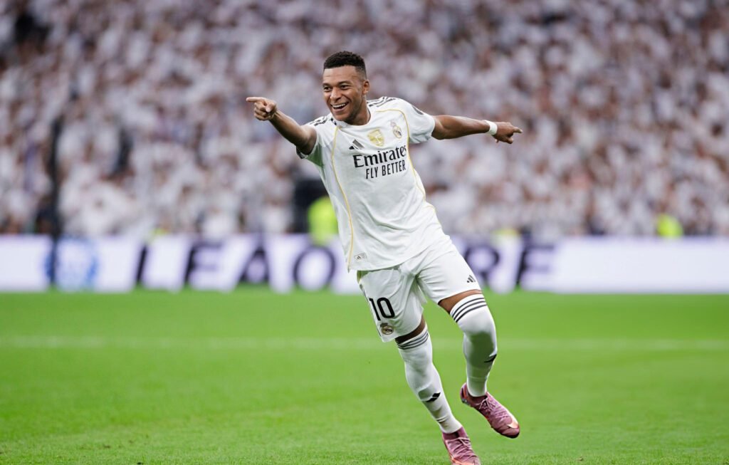 Real Madrid mantiene el ritmo perfecto: ganó 2-0 al Espanyol 1 Mbappé llegó a 5 goles en 5 partidos de La Liga 2025-26.