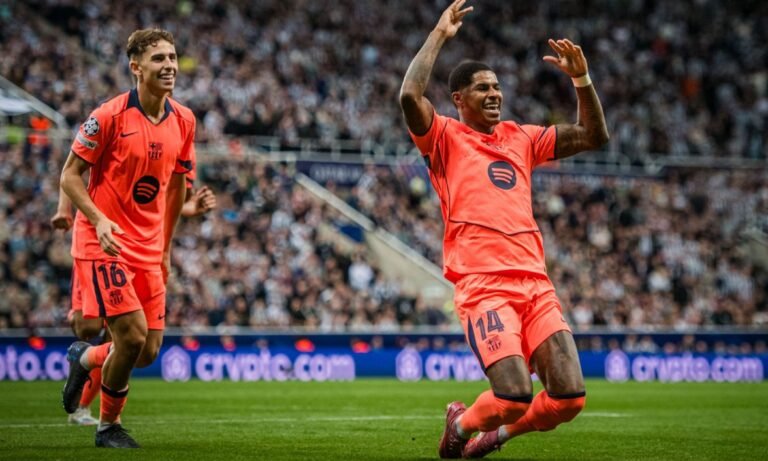 Marcus Rashford anotó doblete en la victoria del Barcelona sobre Newcastle.