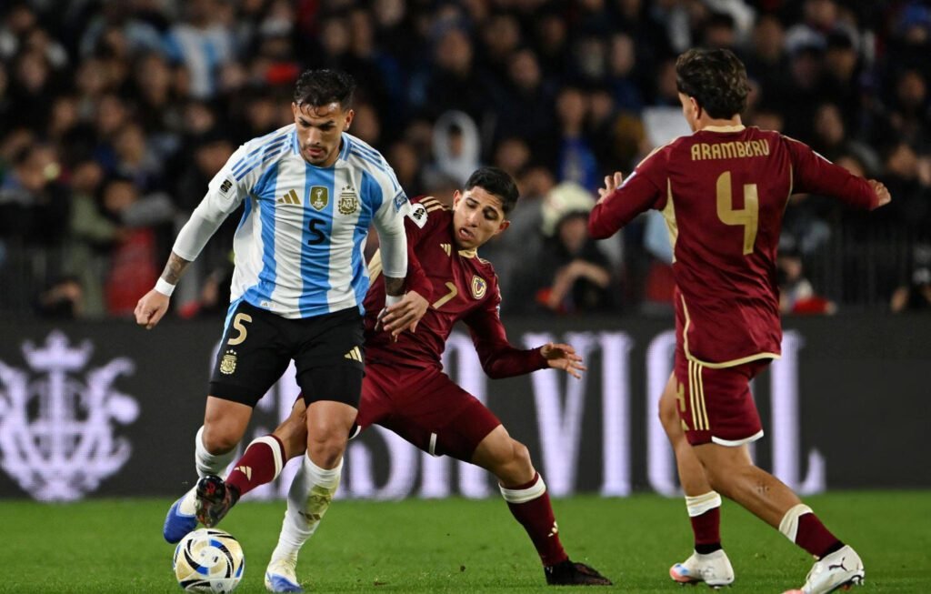Batista pide confianza en la Vinotinto tras derrota ante Argentina (análisis) 1 Un desafortunado fallo de Jefferson Savarino abrió el marcador para Argentina.