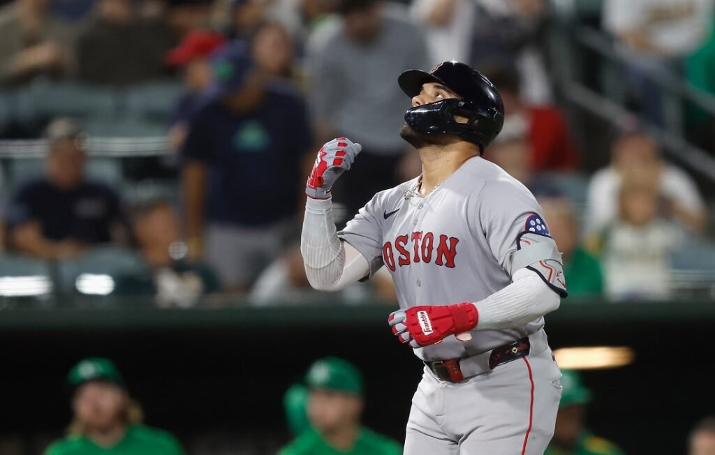 Boston sigue firme en su camino a la Postemporada gracias al 13° cuadrangular de Carlos Narváez 1 Carlos Narváez