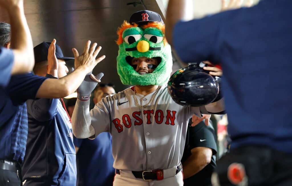 Boston sigue firme en su camino a la Postemporada gracias al 13° cuadrangular de Carlos Narváez 7 Carlos Narváez