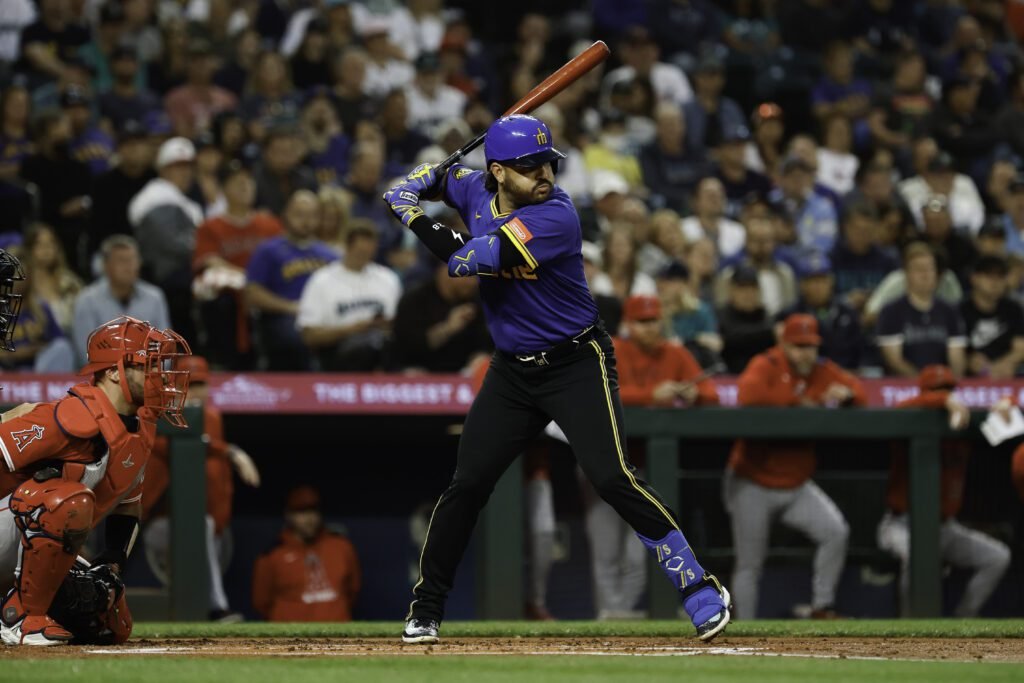 Eugenio Suárez sale de largo slump con su 46° jonrón de 2025 10 Eugenio Suárez #28 of the Marineros de Seattle